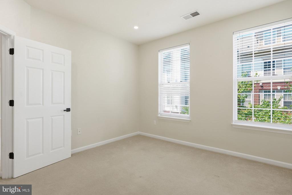 11506 SPERRIN CIRCLE Unit: 305
