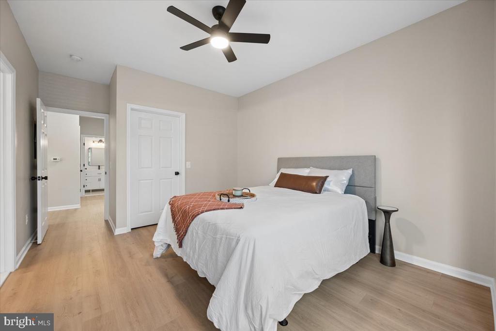 1550 SPRING GATE DRIVE Unit: 8113