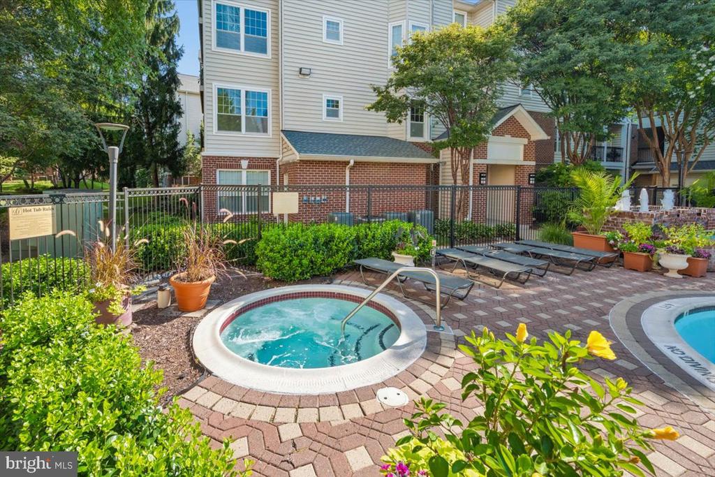 1550 SPRING GATE DRIVE Unit: 8113