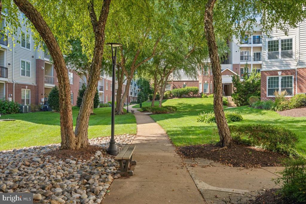 1550 SPRING GATE DRIVE Unit: 8113
