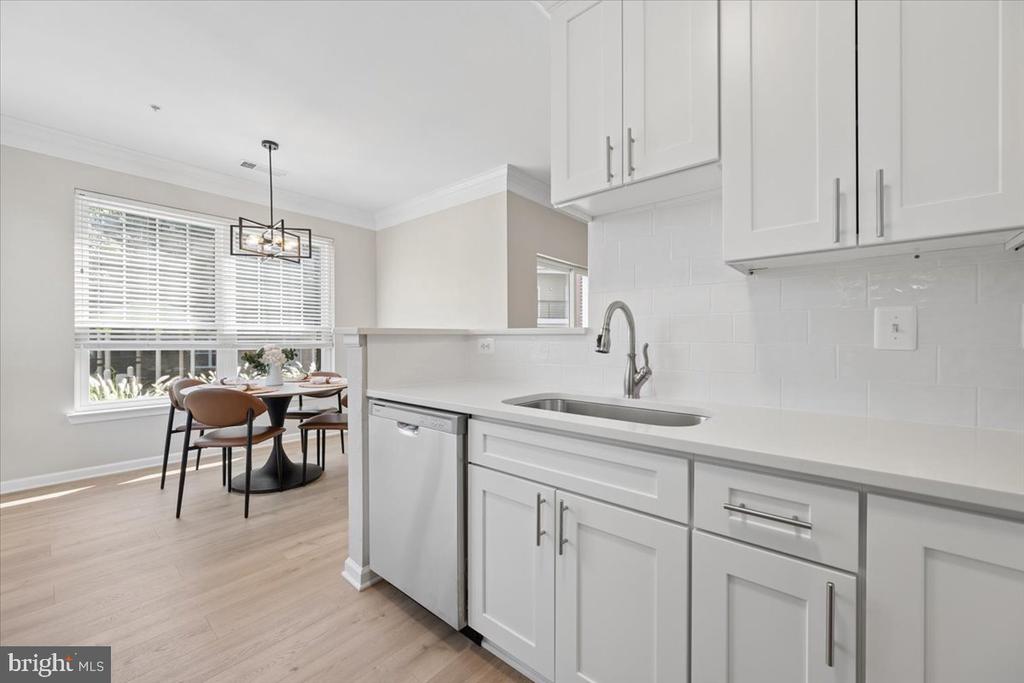 1550 SPRING GATE DRIVE Unit: 8113