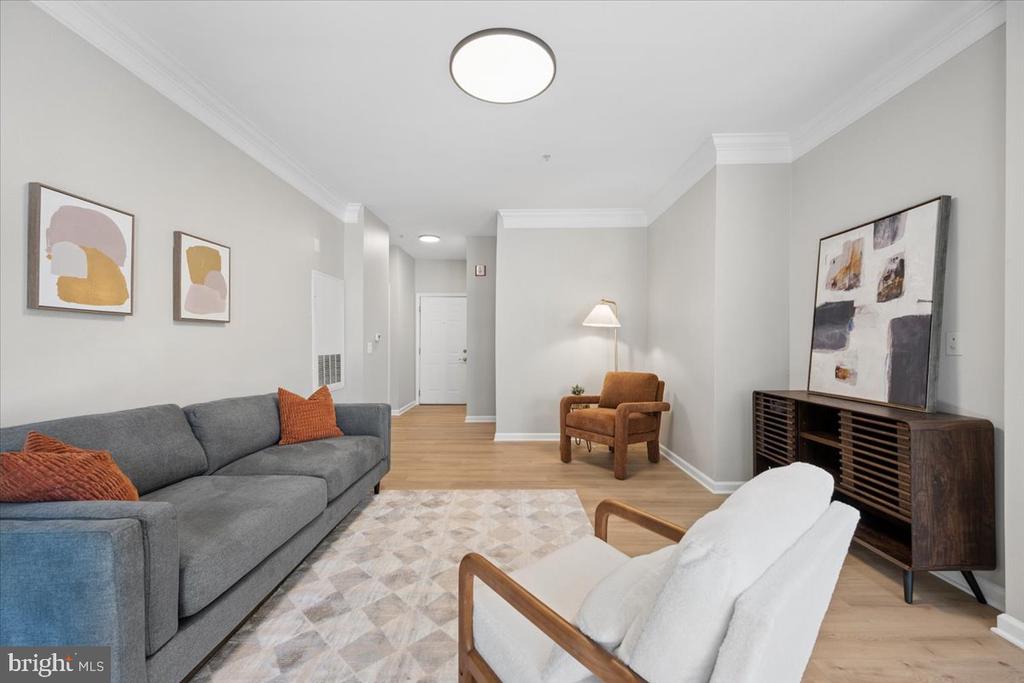 1550 SPRING GATE DRIVE Unit: 8113