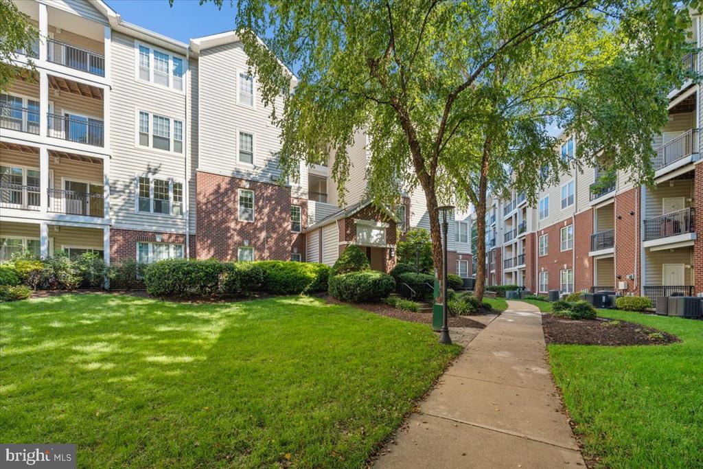 1550 SPRING GATE DRIVE Unit: 8113