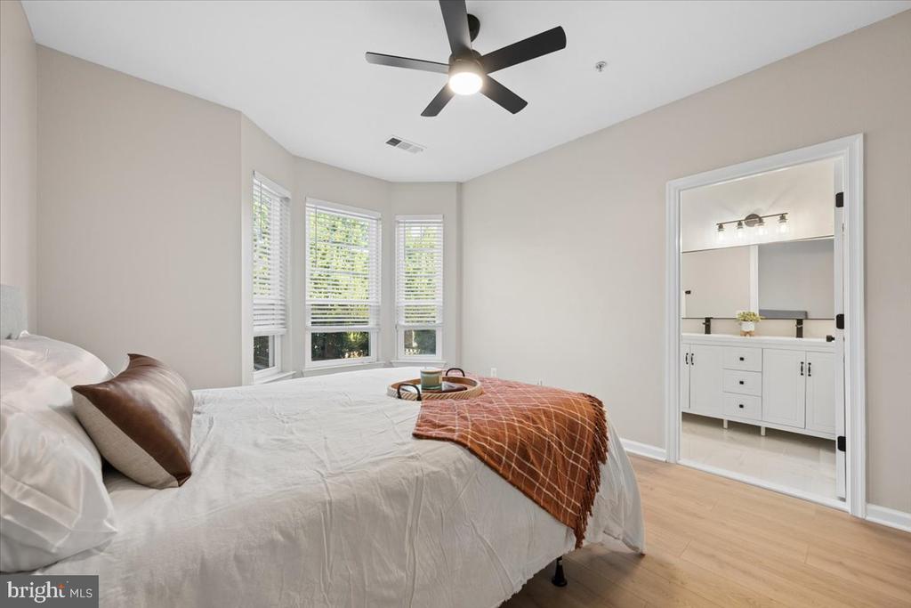 1550 SPRING GATE DRIVE Unit: 8113