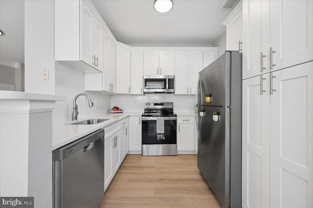 1550 SPRING GATE DRIVE Unit: 8113