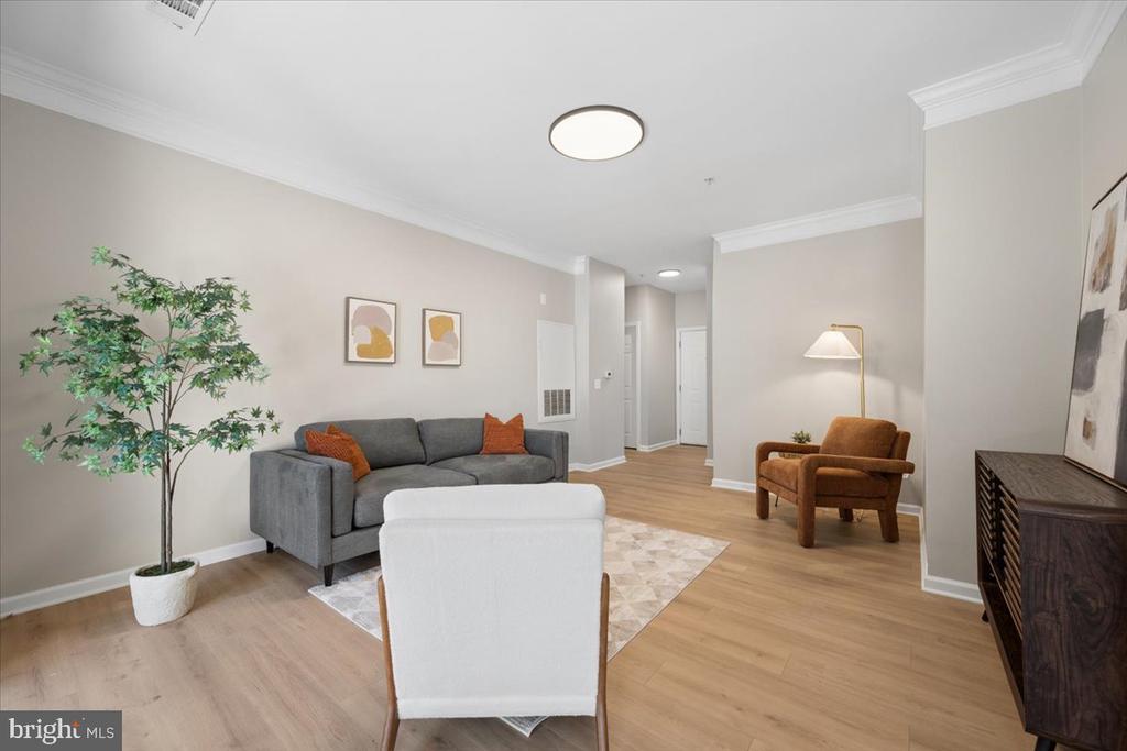1550 SPRING GATE DRIVE Unit: 8113