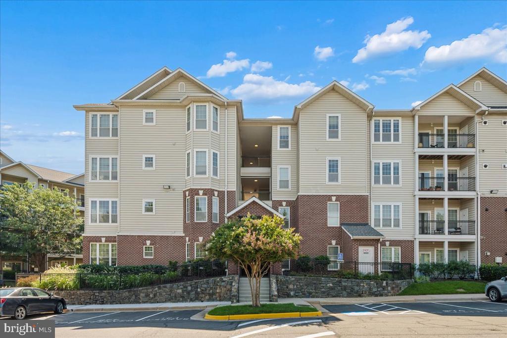 1550 SPRING GATE DRIVE Unit: 8113