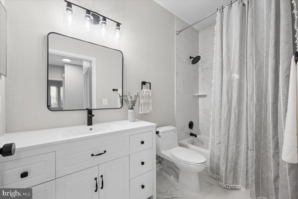 1550 SPRING GATE DRIVE Unit: 8113