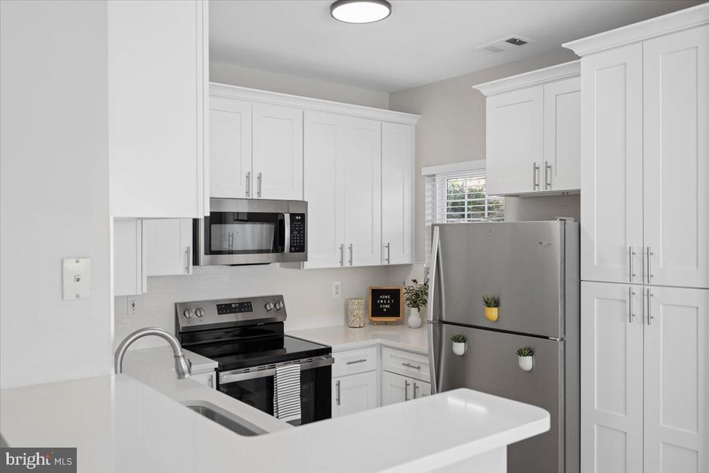 1550 SPRING GATE DRIVE Unit: 8113