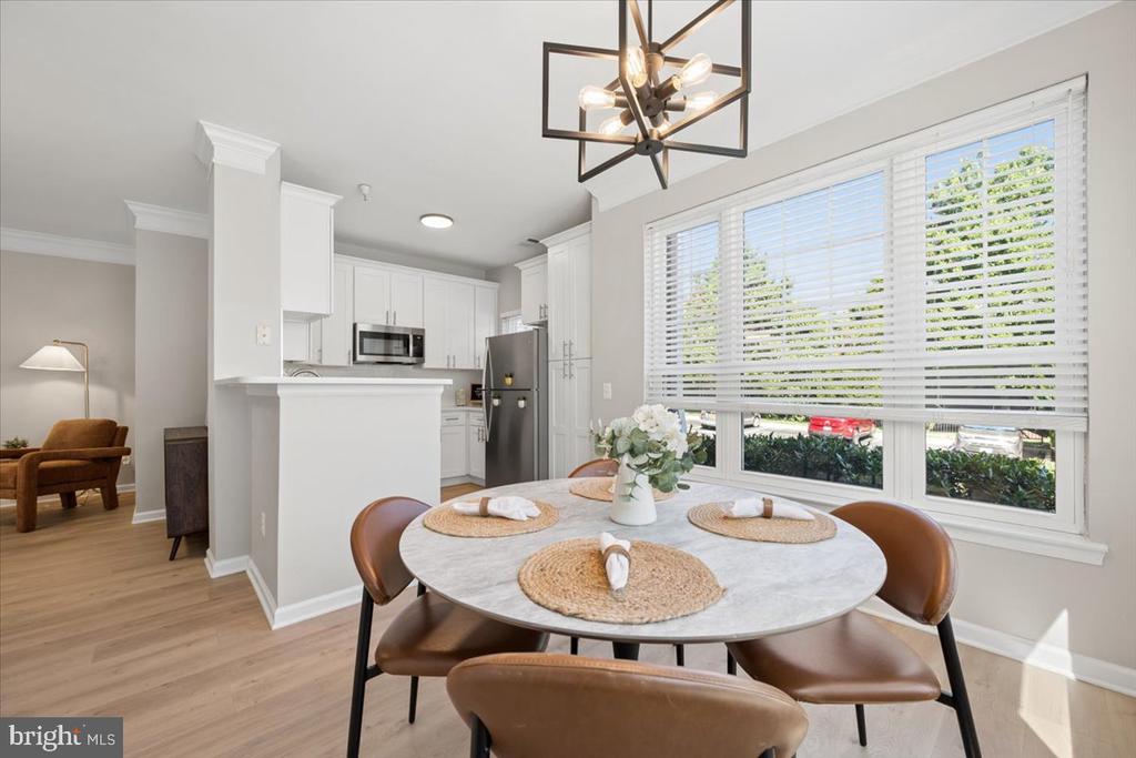 1550 SPRING GATE DRIVE Unit: 8113