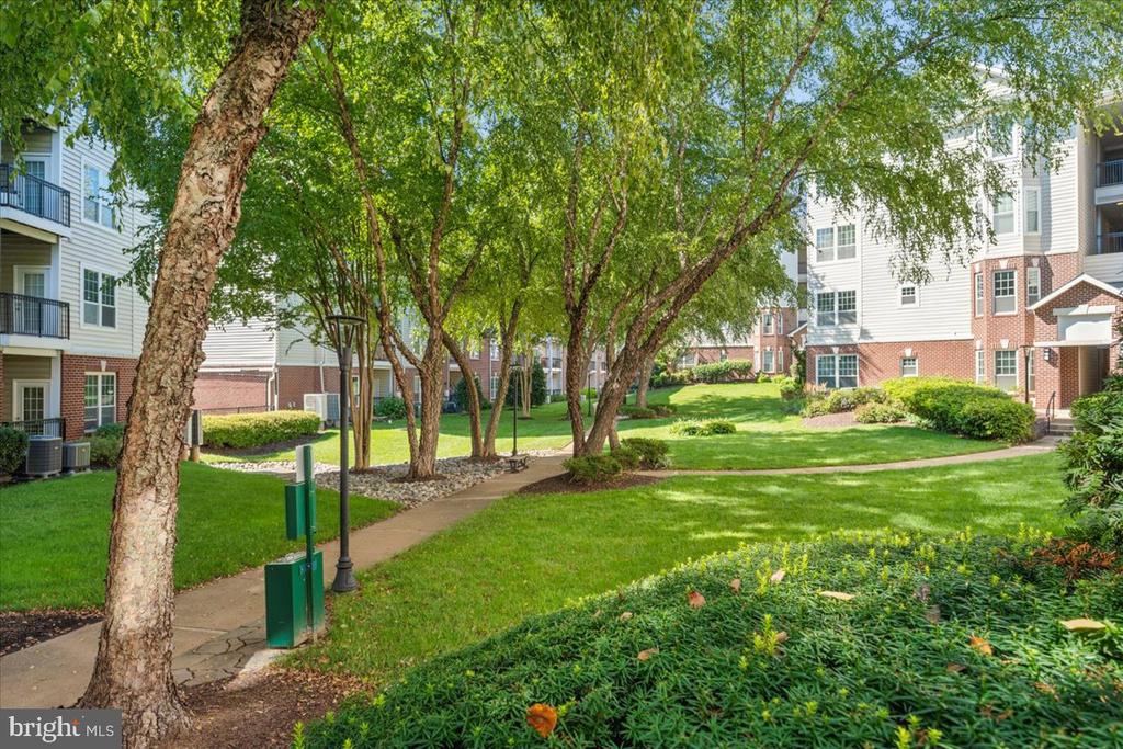 1550 SPRING GATE DRIVE Unit: 8113