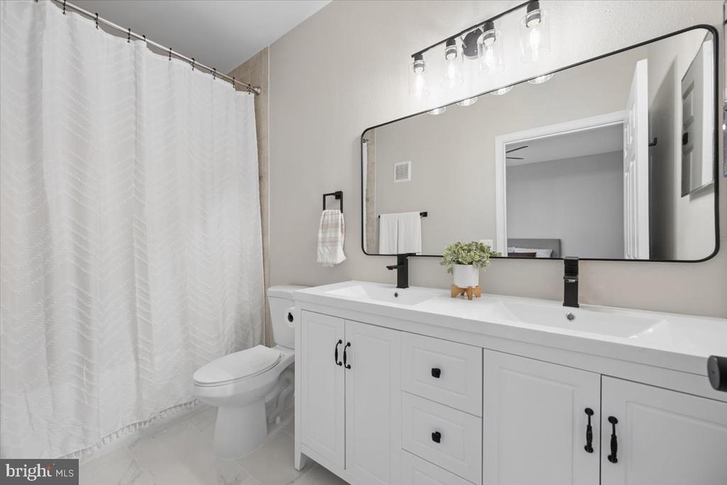 1550 SPRING GATE DRIVE Unit: 8113