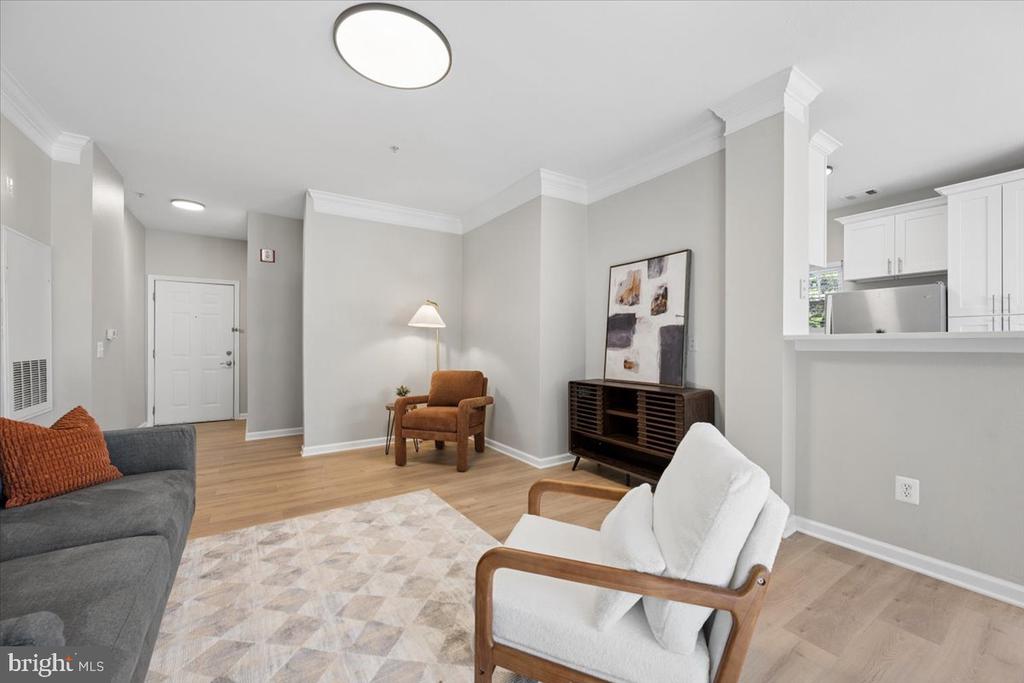 1550 SPRING GATE DRIVE Unit: 8113