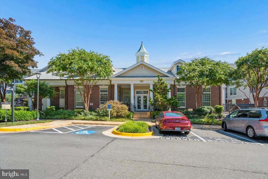 1550 SPRING GATE DRIVE Unit: 8113