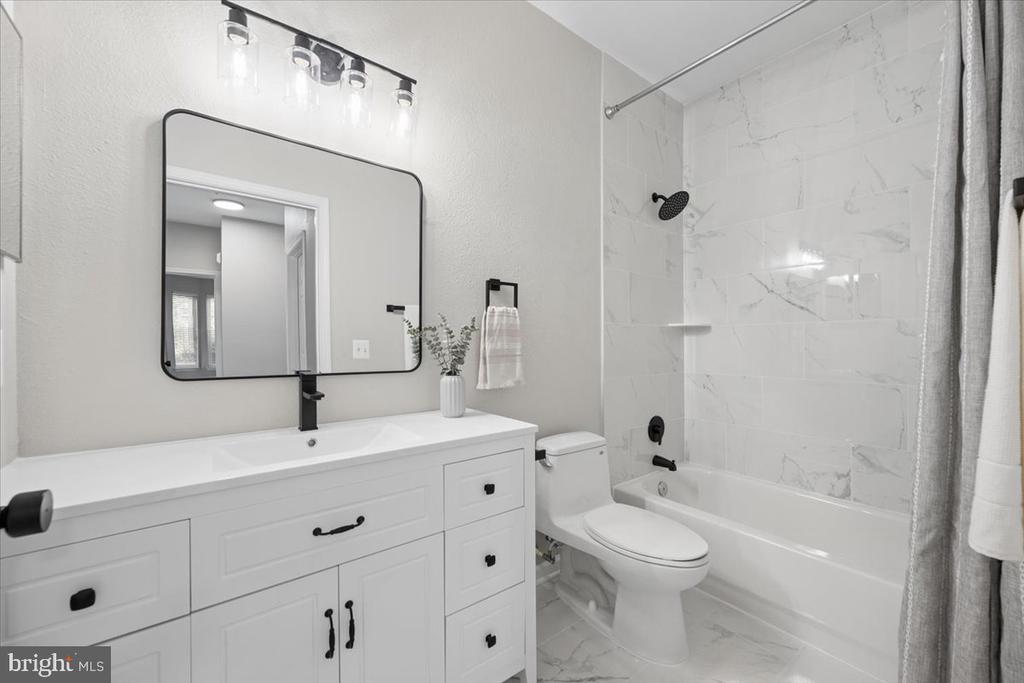 1550 SPRING GATE DRIVE Unit: 8113