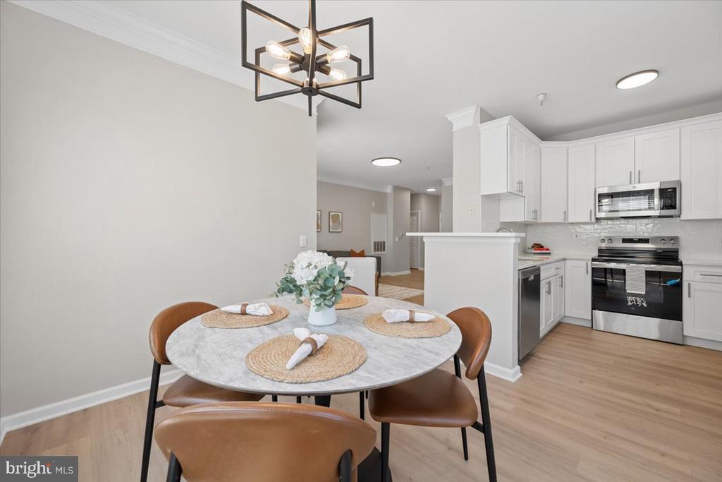 1550 SPRING GATE DRIVE Unit: 8113