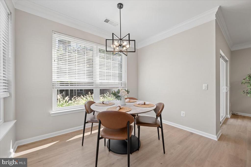 1550 SPRING GATE DRIVE Unit: 8113