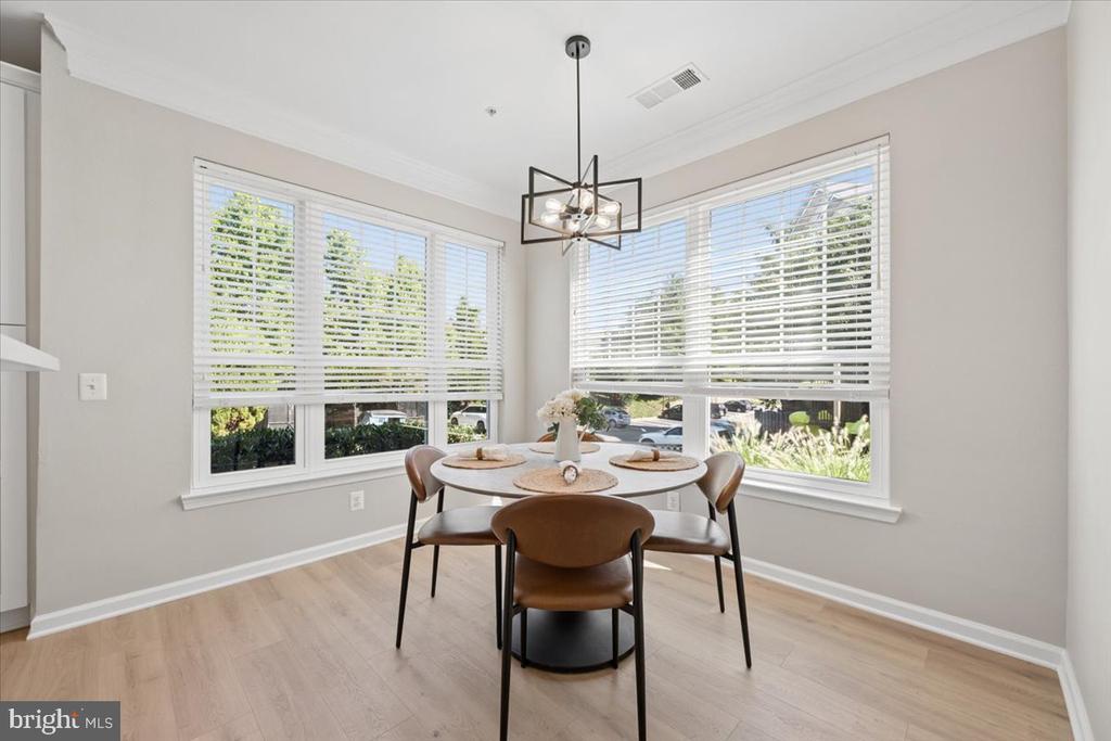 1550 SPRING GATE DRIVE Unit: 8113