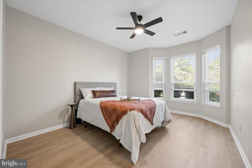 1550 SPRING GATE DRIVE Unit: 8113