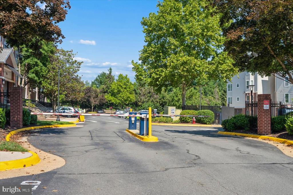 1550 SPRING GATE DRIVE Unit: 8113