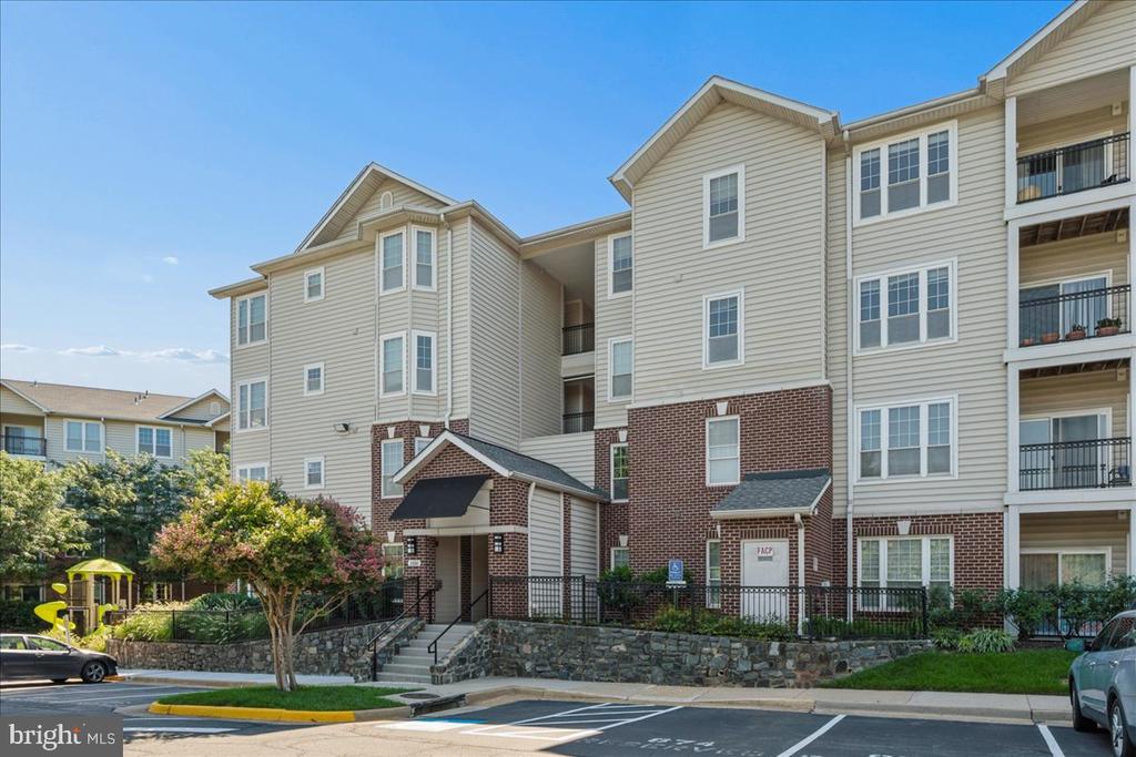 1550 SPRING GATE DRIVE Unit: 8113