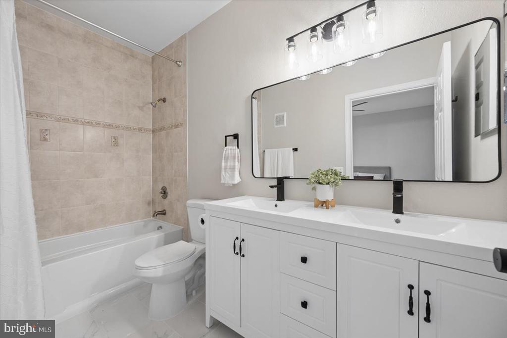 1550 SPRING GATE DRIVE Unit: 8113