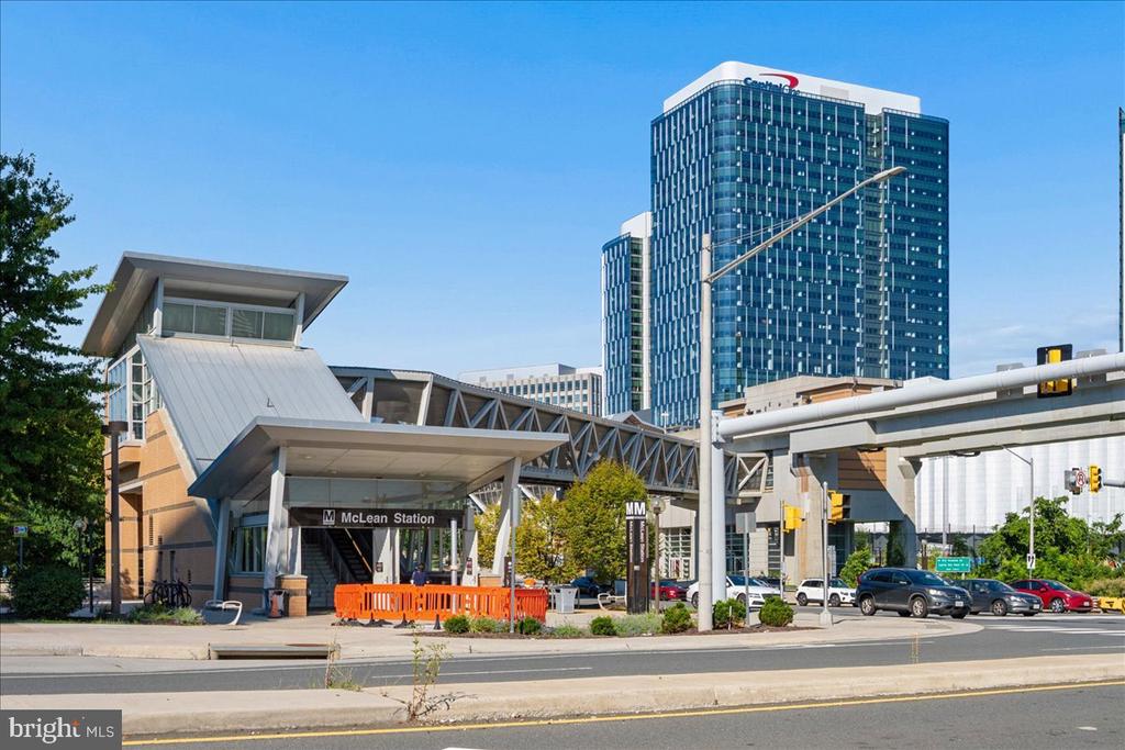 1550 SPRING GATE DRIVE Unit: 8113