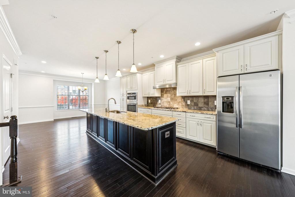 22613 NAUGATUCK SQUARE
