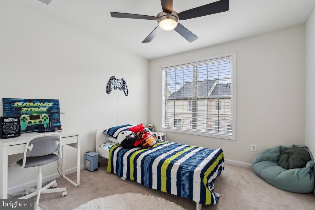 22613 NAUGATUCK SQUARE