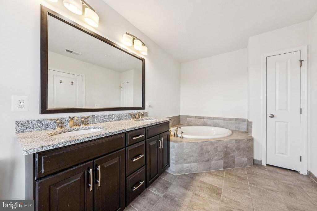 22613 NAUGATUCK SQUARE