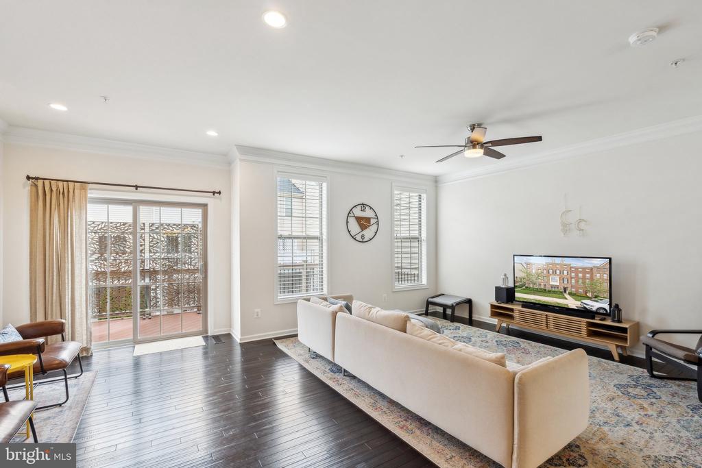 22613 NAUGATUCK SQUARE