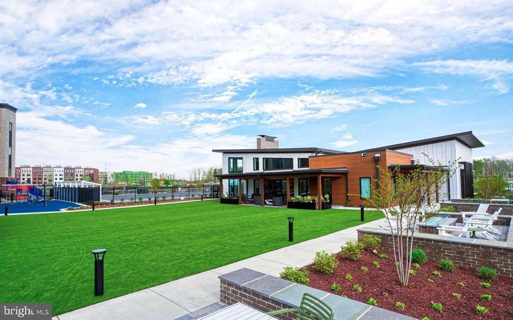 22613 NAUGATUCK SQUARE