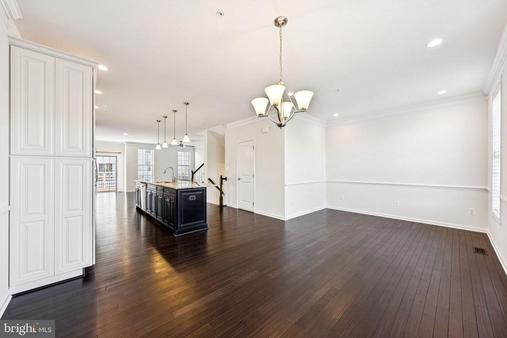 22613 NAUGATUCK SQUARE