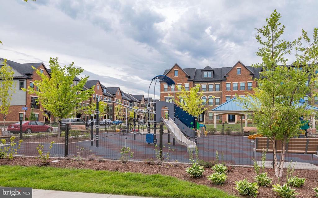 22613 NAUGATUCK SQUARE