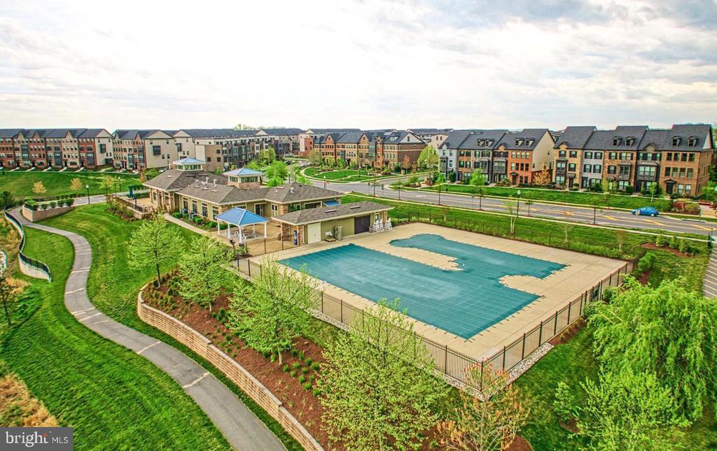22613 NAUGATUCK SQUARE
