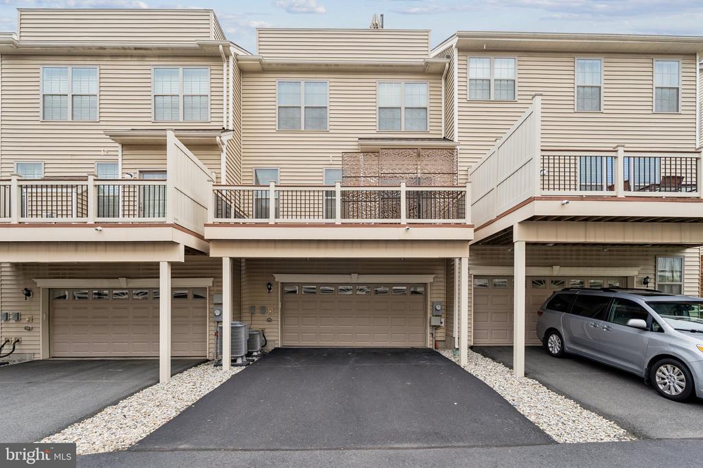 22613 NAUGATUCK SQUARE