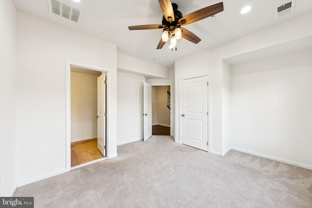 22613 NAUGATUCK SQUARE