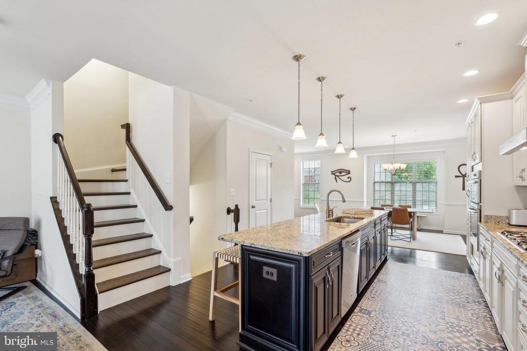 22613 NAUGATUCK SQUARE