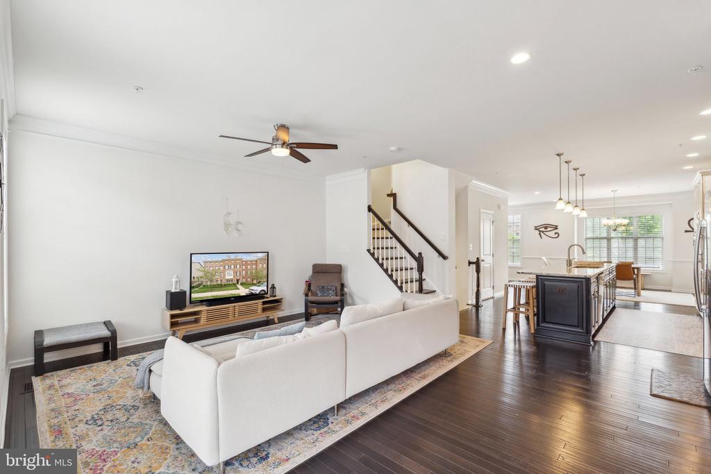22613 NAUGATUCK SQUARE
