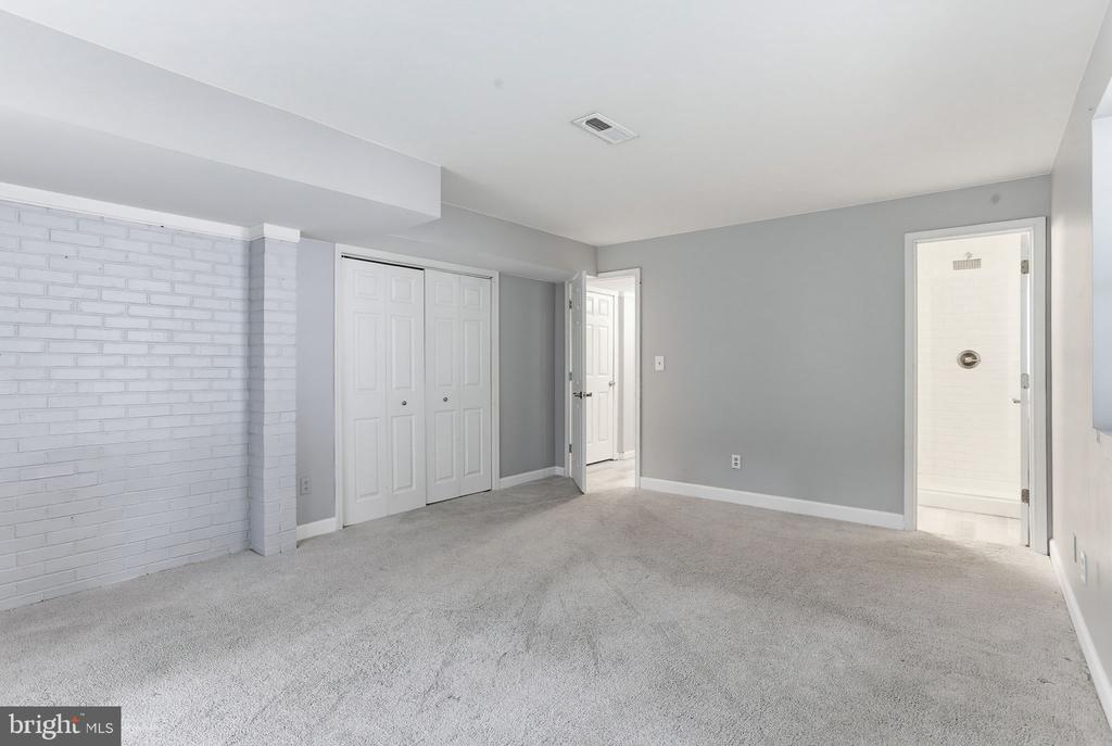 136 EAGLE COURT