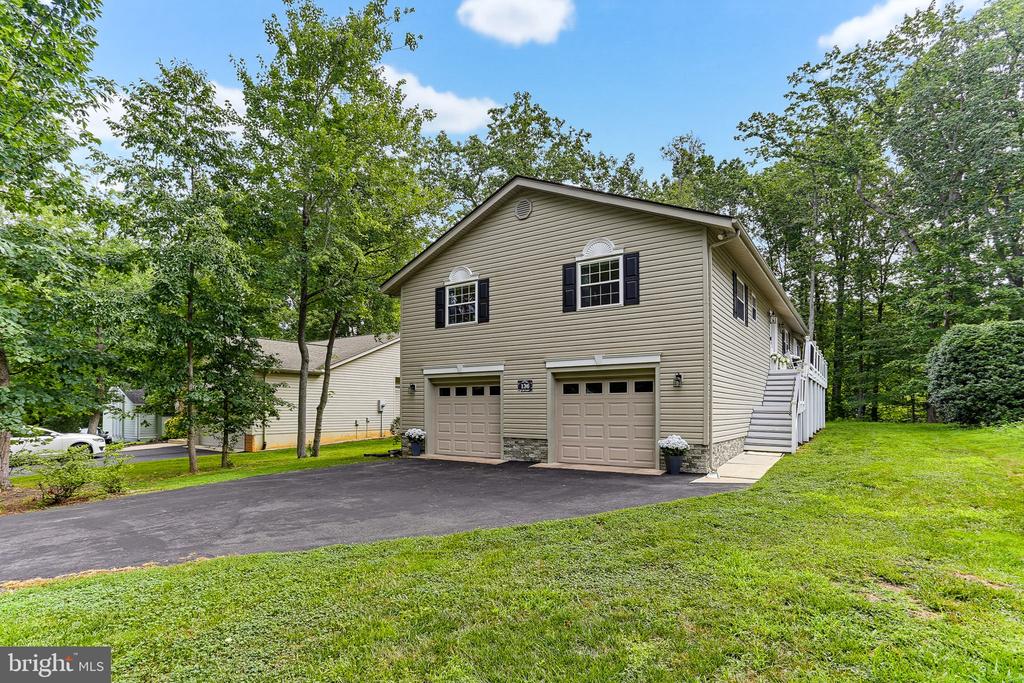 136 EAGLE COURT
