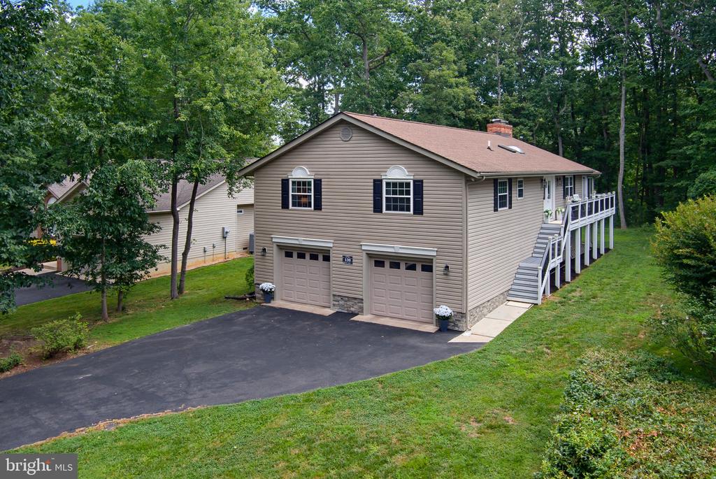 136 EAGLE COURT