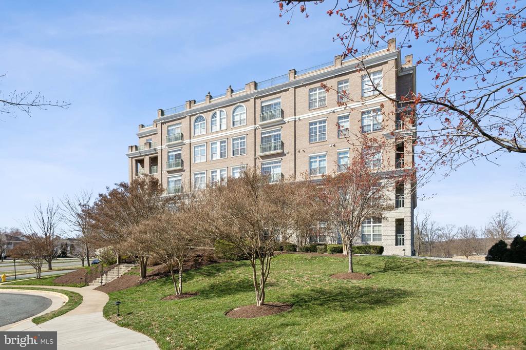820 BELMONT BAY DRIVE Unit: 405