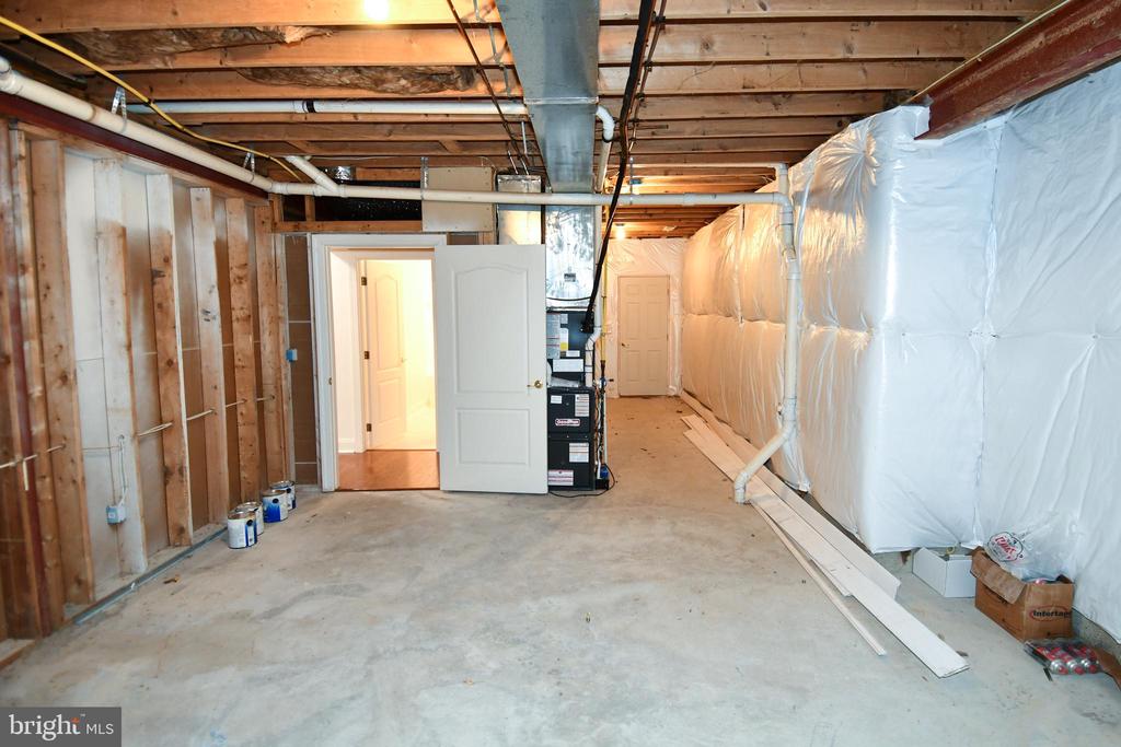 8368 HICKORY HOLLOW COURT