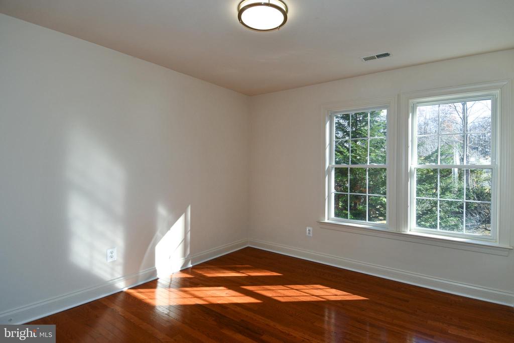 8368 HICKORY HOLLOW COURT