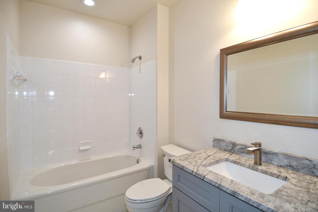 8368 HICKORY HOLLOW COURT