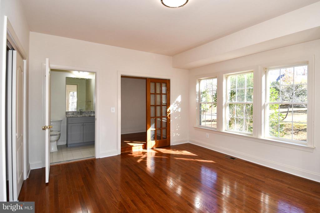 8368 HICKORY HOLLOW COURT
