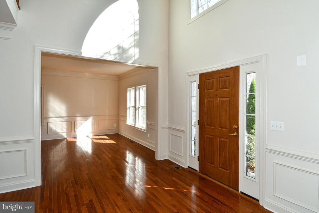8368 HICKORY HOLLOW COURT