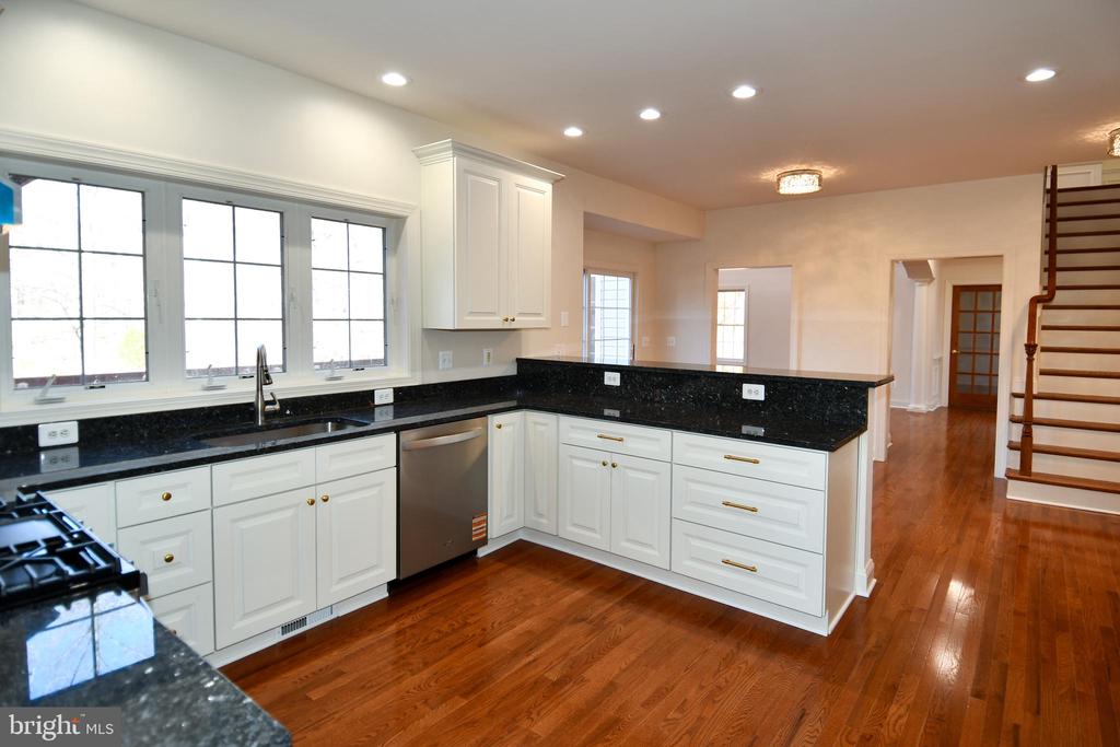 8368 HICKORY HOLLOW COURT