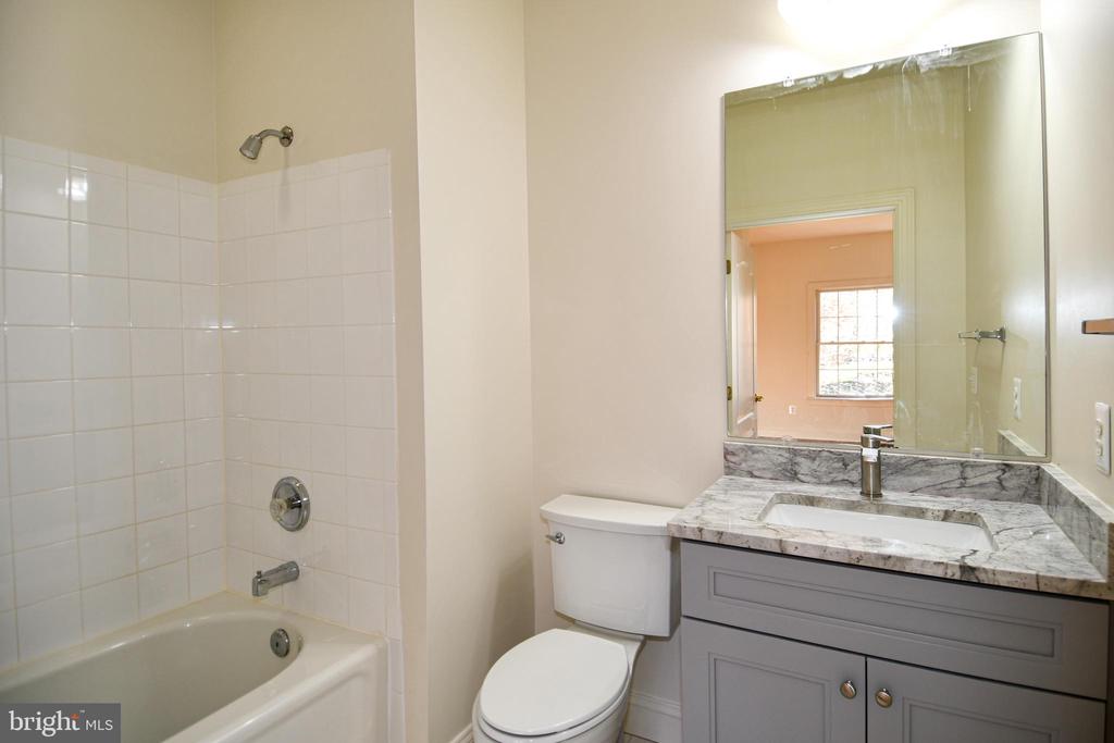 8368 HICKORY HOLLOW COURT